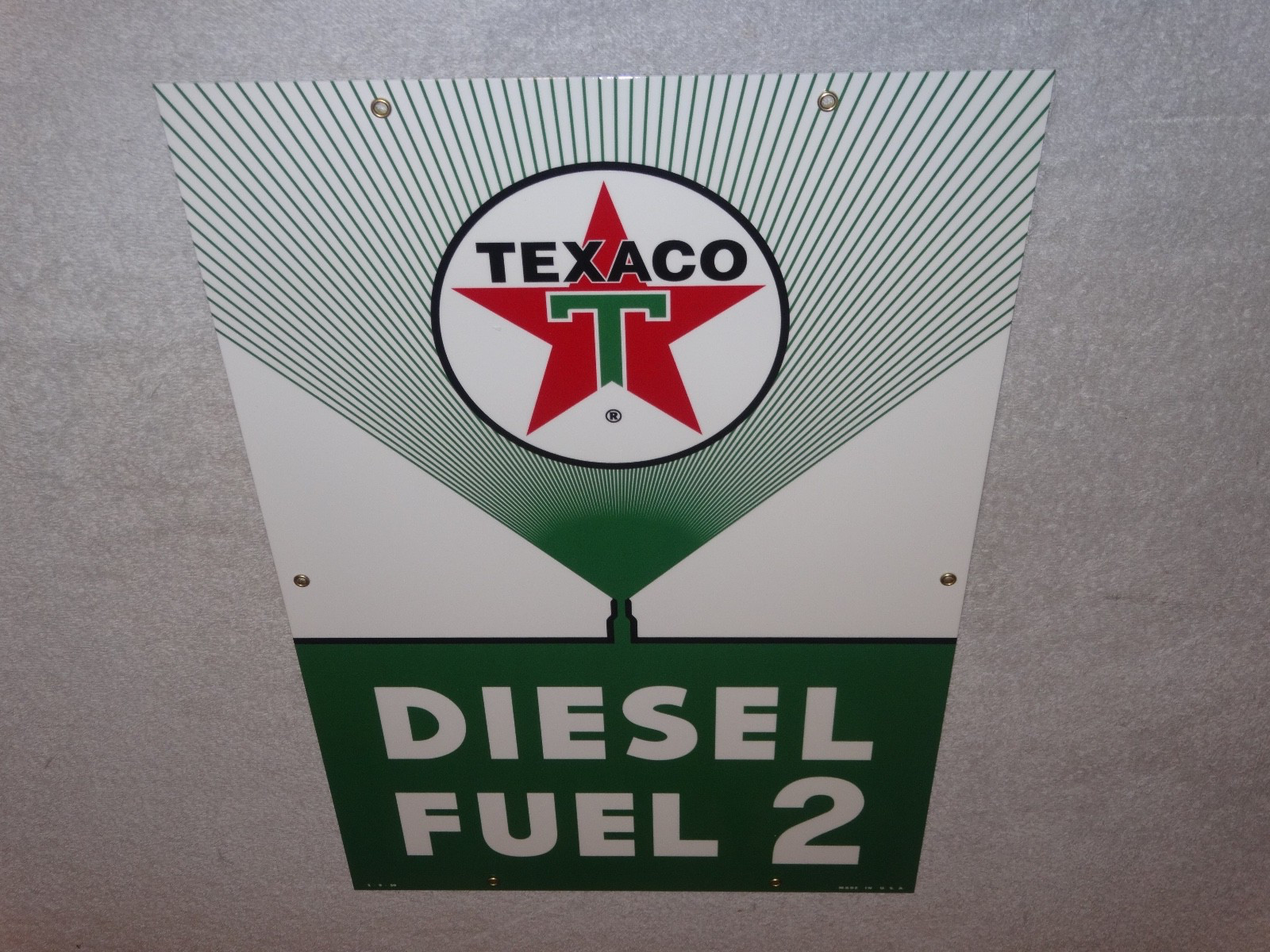 VINTAGE TEXACO DIESEL FUEL 2 GREEN SPRAYER 18" PORCELAIN METAL GASOLINE OIL SIGN