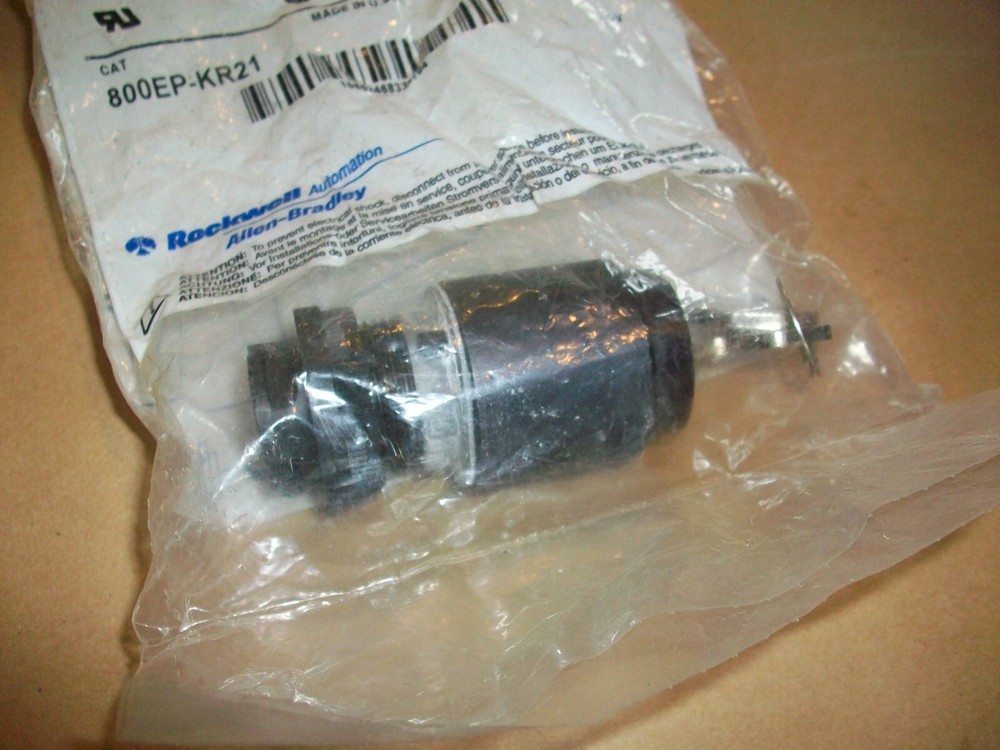 Allen Bradley 800EP-KR21 Ser A Key Spring Return Selector Switch NEW
