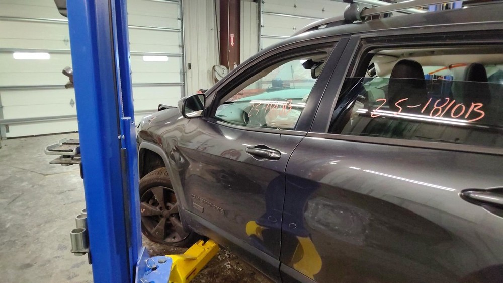 Steering Column Floor Shift Fits 14-18 CHEROKEE 1167525