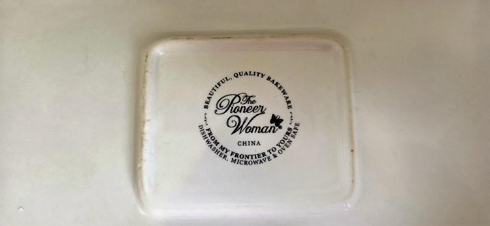 The Pioneer Woman 2-Piece Rectangular Ruffle Top Ceramic Bakeware Set