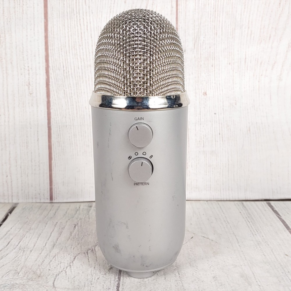 Blue Yeti Professional Multi-Pattern USB Microphone P/N: 888-000325 A - TESTED