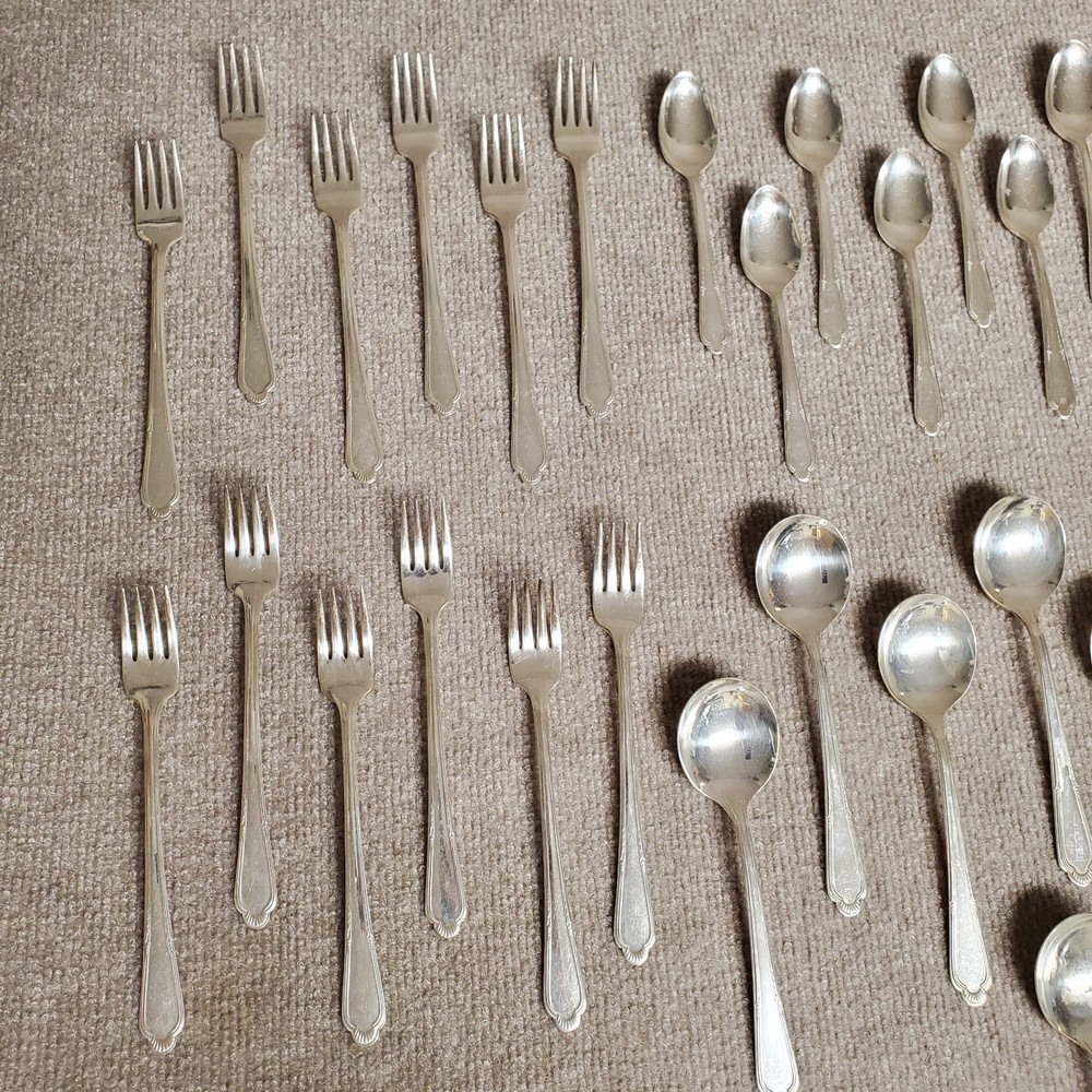 Cunningham Silver Plate Laurel 1934 Silverplate 65 pcs Flatware Silverware