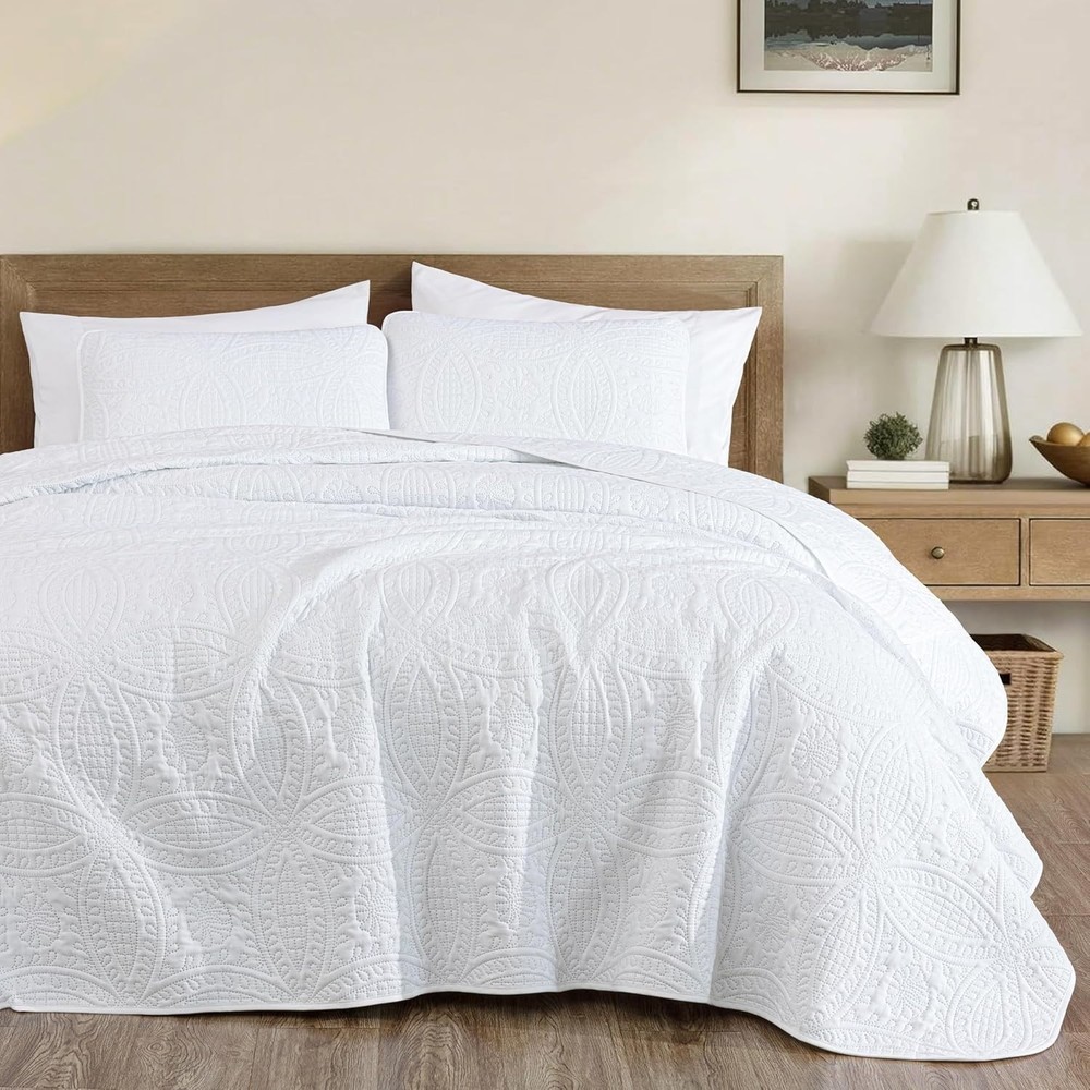 Austin Oversized Bedspread Set - 3-Piece King in Soft White Medallion Pattern