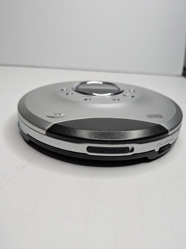 Durabrand CD-565 Portable Programmable CD Player MFG September 2004 Tested Works