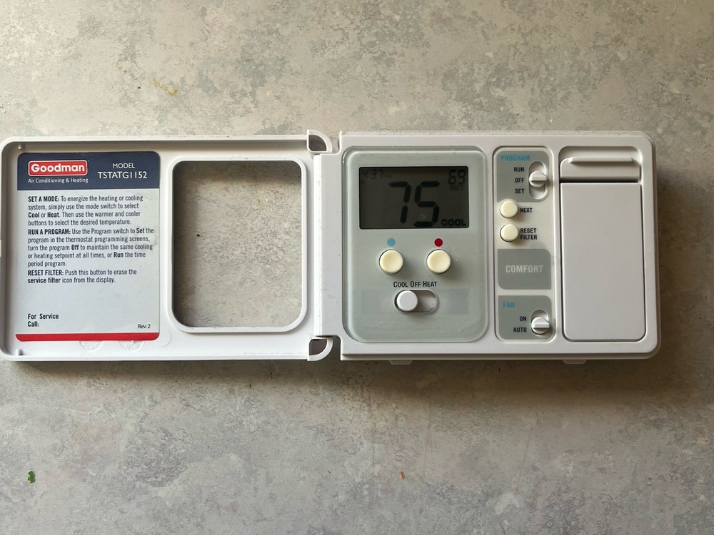 Goodman Non-Programmable Digital Thermostat Model TSTATG1152 Tested Working