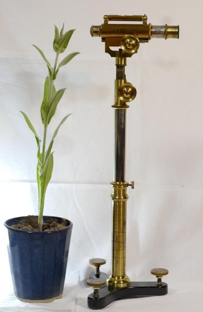 Antique Microscope No. 34: Ernst Leitz Vertical Reading Microscope