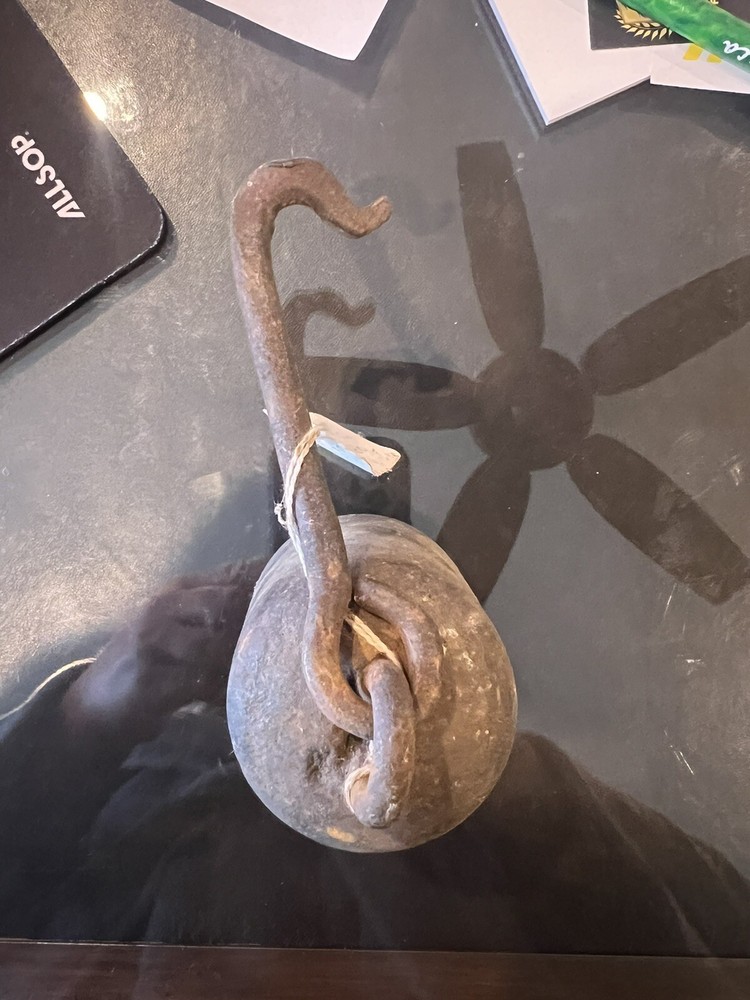 Vintage 4 LB. IRON HANGING SCALE WEIGHT