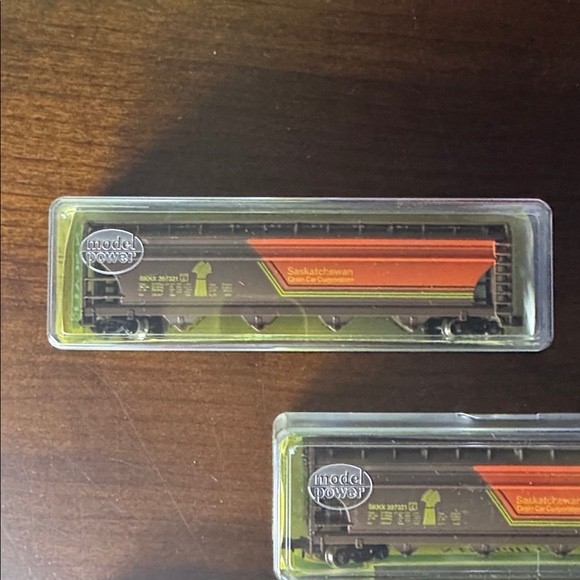 Model Power N Scale Set of 4 Hopper Freight Cars (New)