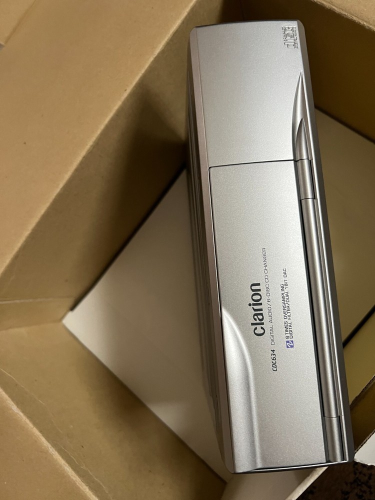 Clarion CDC634 Auto 6 CD Disk Changer. Complete Kit in Original Box