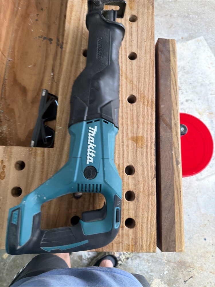 Makita XRJ04