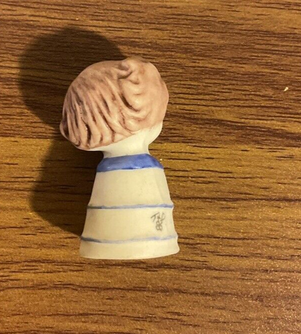 Vtg Enesco's Bisque Thimble - signed