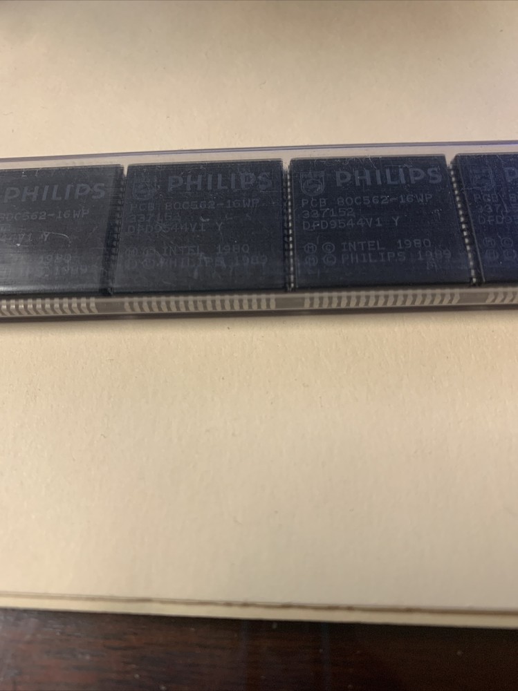 micro controler microchip 18x Phillips Intel PCB 80C562-16 WP 337152 DFD9544V1