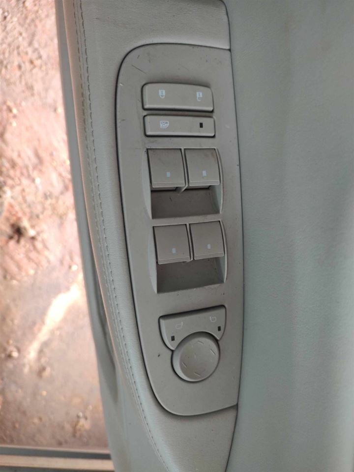 DTS 2007 Glove Box 18726