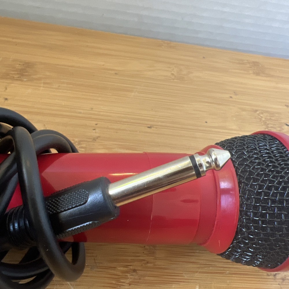 KARAOKE MICROPHONE DYNAMIC UNI DIRECTIONAL TRISTAR RED On/off