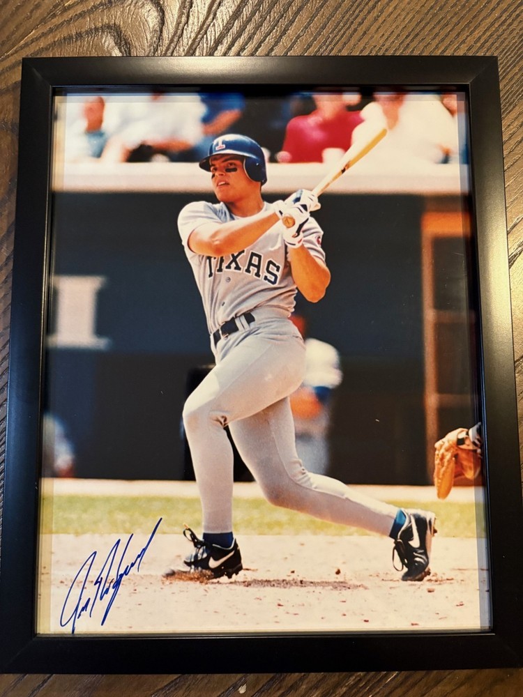 IVAN    RODRIGUEZ    TEXAS      SIGNED     8X10      FRAMED