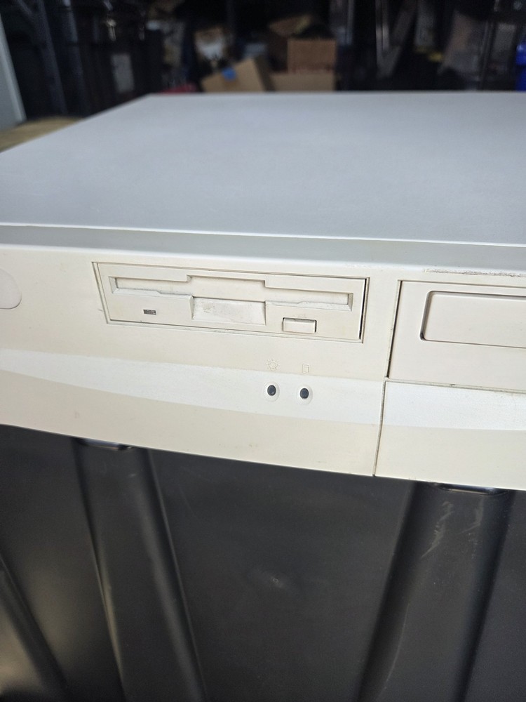 Compaq Presario Computer 7212 Vintage 90s Desktop Computer Powers On UNTESTED