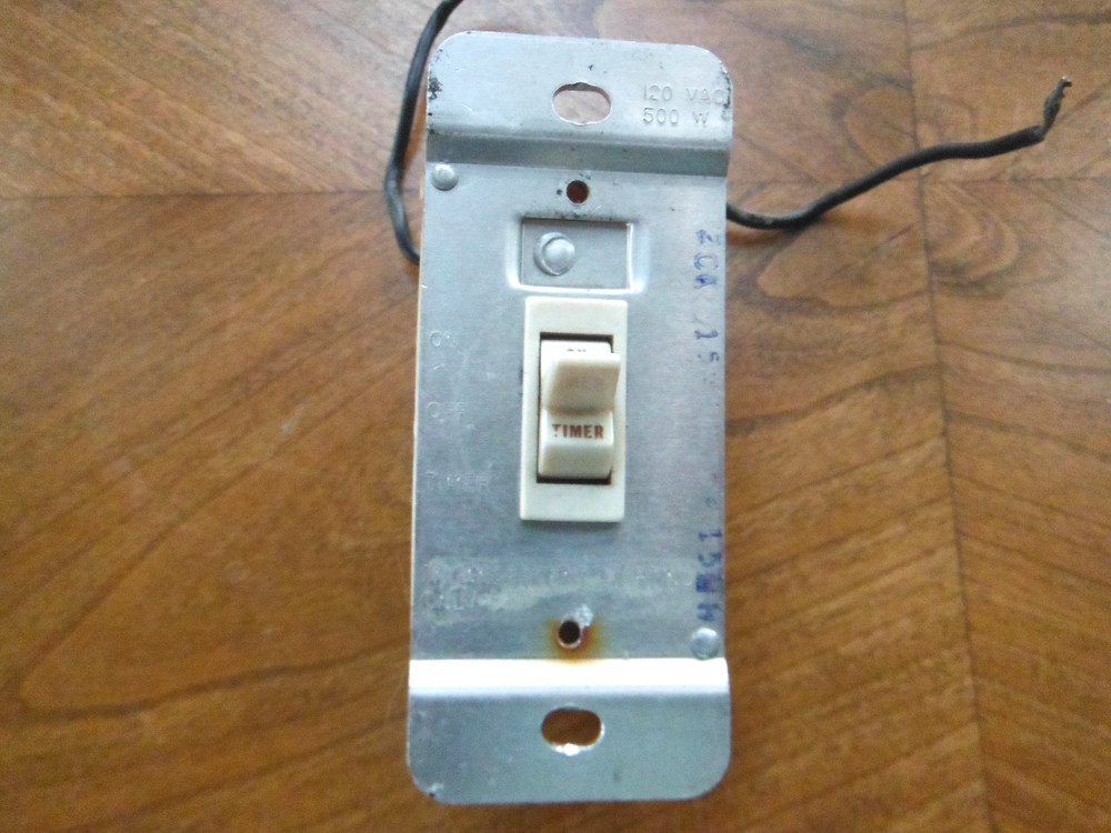VINTAGE SINGLE POLE ON/OFF/TIMER TOGGLE LIGHT SWITCH - iVORY - Used