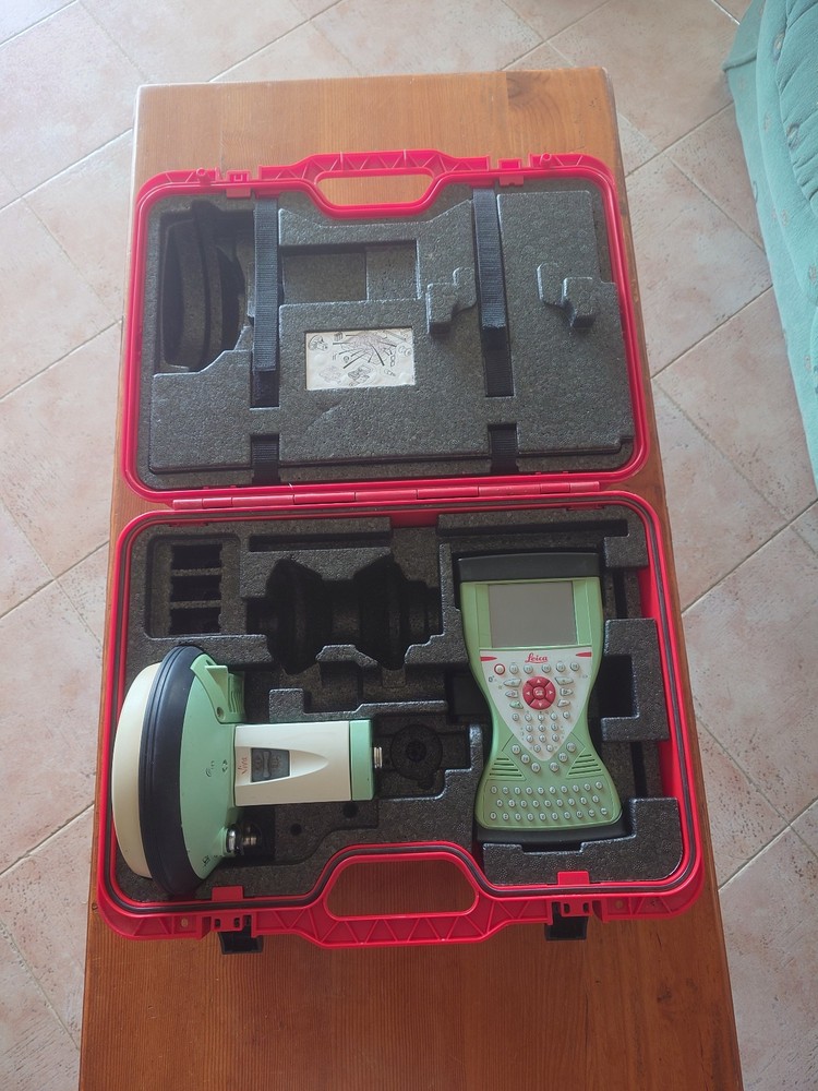 Leica GS15 GNSS and CS15 Field Controller