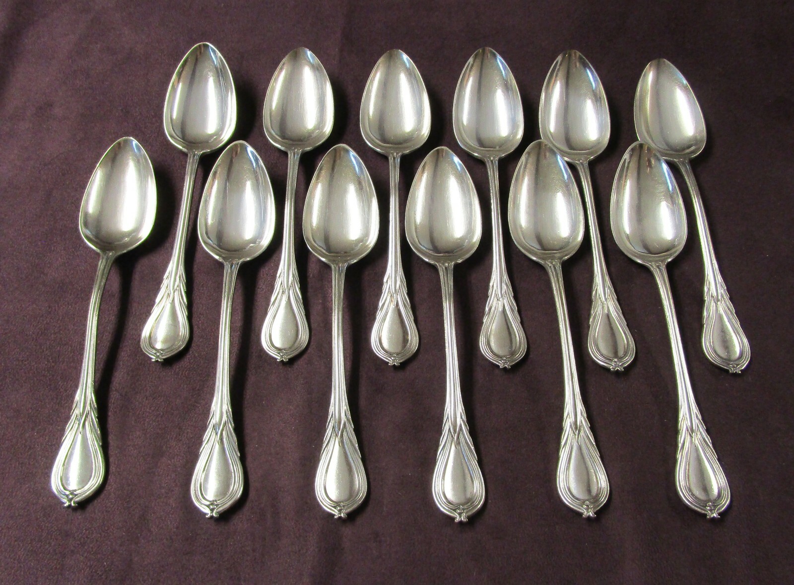 LILLY Antique English Silverplate 12 Dessert or Oval Soup Spoons