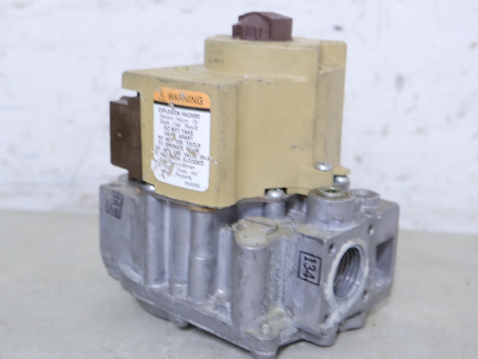 Honeywell VR8205H8016 Furnace Gas Control Valve 24V 60-22866-01