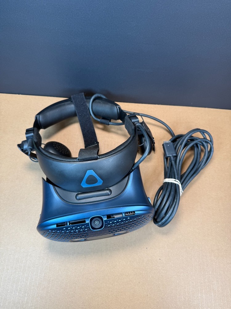 HTC Vive Cosmos VR Headset 2Q2R100 With Controllers Ships Fast!!!
