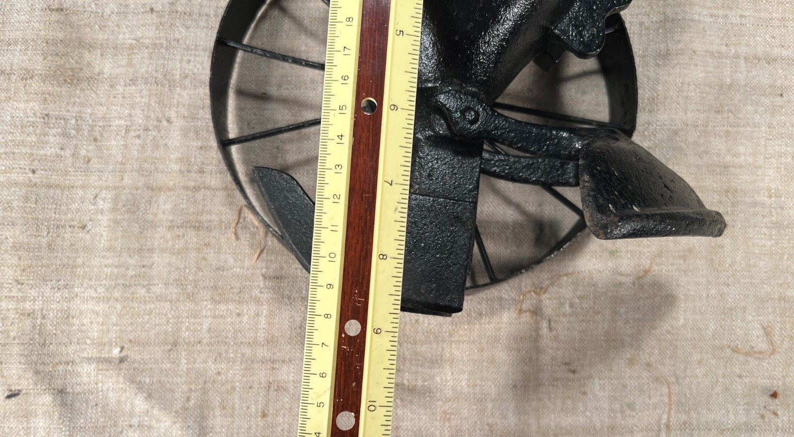 VTG/ATQ “Midget” Garden Seeder Pat Dec 9 14, Display only, doesn't not rotate