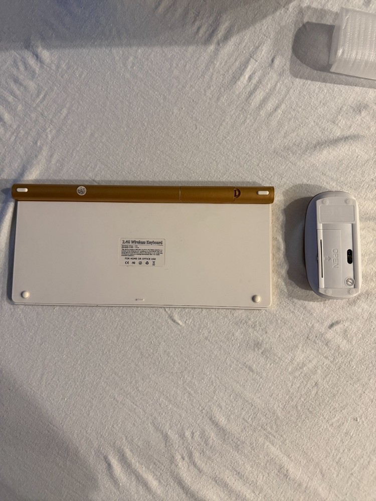 Multimedia Wireless Keyboard/Mouse New in Orginal Box