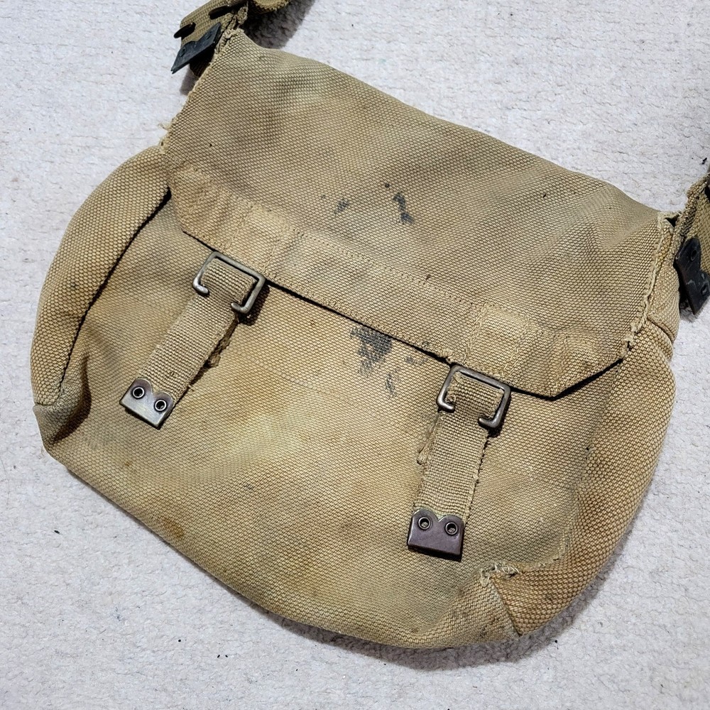 WW1 1918 - BRITISH ARMY WEBBING SMALL PACK BAG WITH STRAP 1908 PATTERN MOUNTED