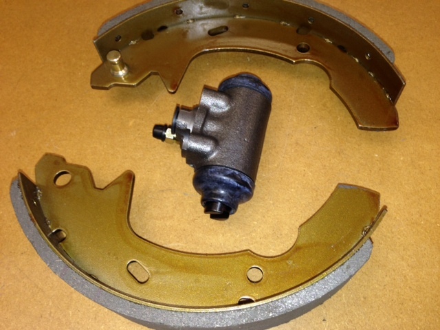 Directparts. New Cushman Pair of 889350 Brakes & 892471 Wheel Cyl OMC Truckster