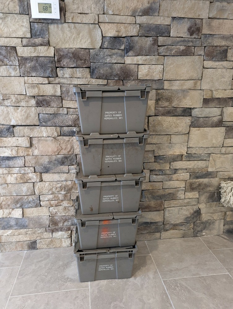5 Count FP-06 Gray Attached Lid Container 0.6 Cu. Ft. 15x10x9 LEWISystems Stack