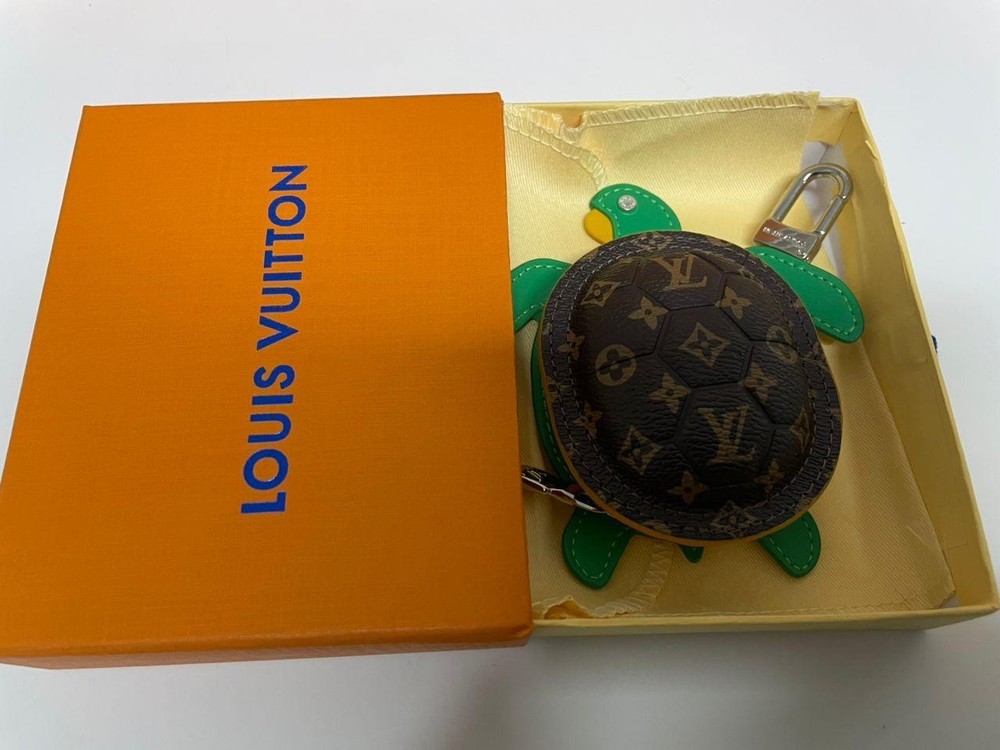 Louis Vuitton Monogram Turtle Mini Pouch Keychain Bag Charm w/BOX Pre owned