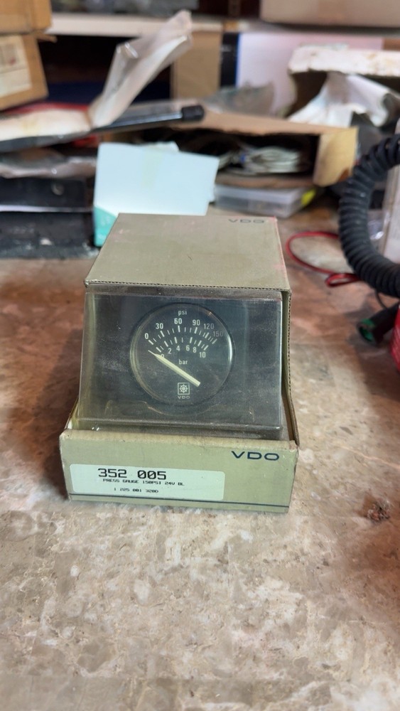 VDO 352 005 150PSI Pressure Gague