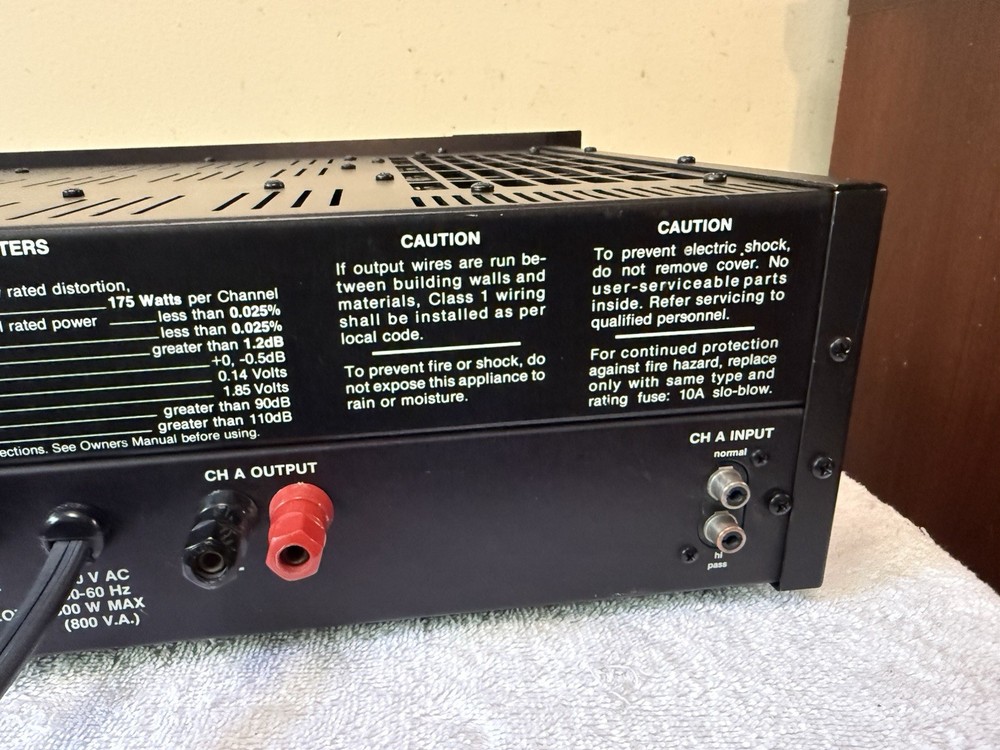 SAE A301 High Resolution amplifier
