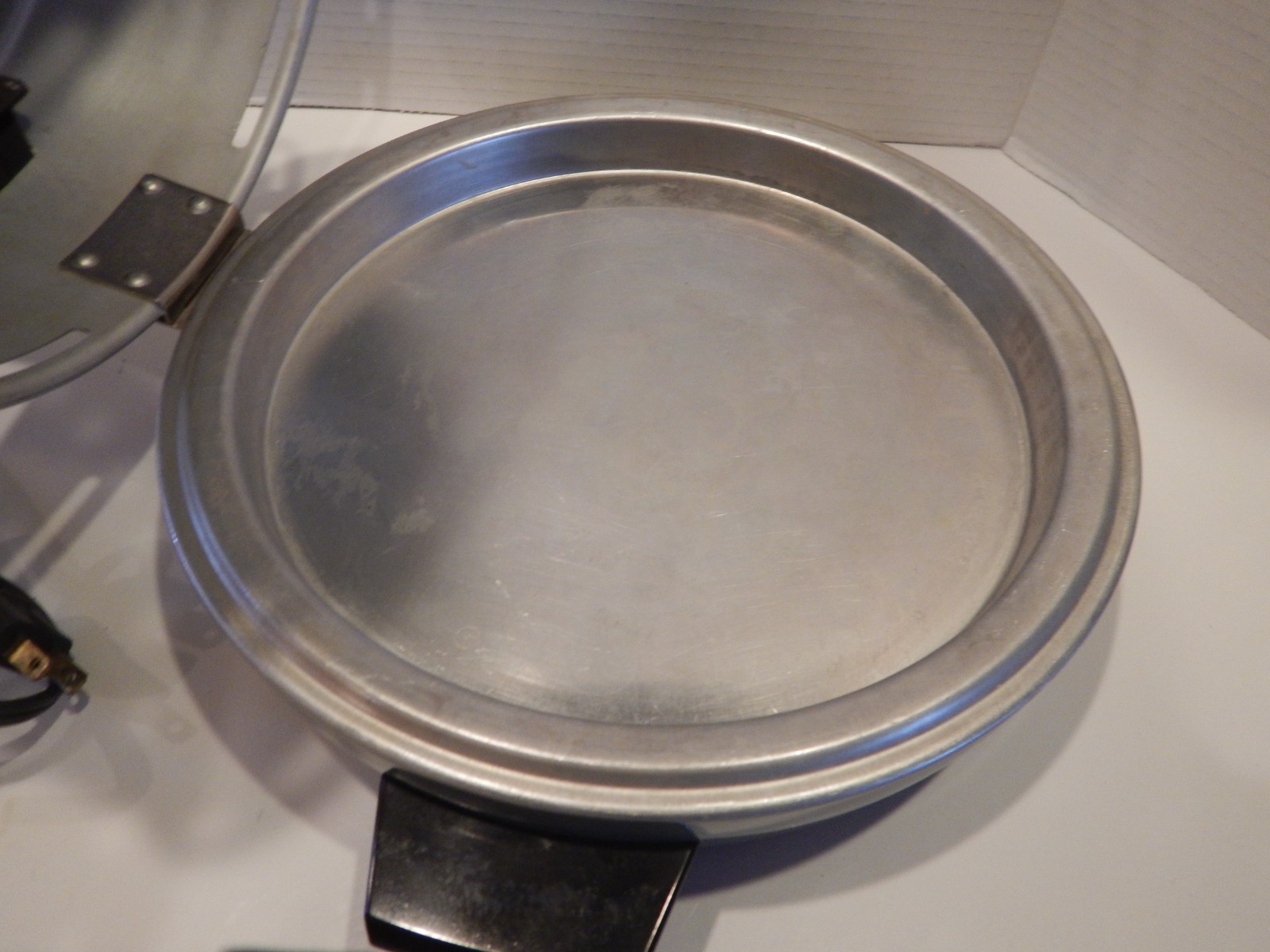 VTG Mirro Portable Electric Broiler 0475-37 Round 9 1/2" Avacado Green