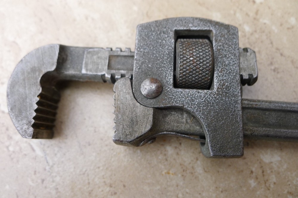 VTG 8" TRYON PIPE WRENCH