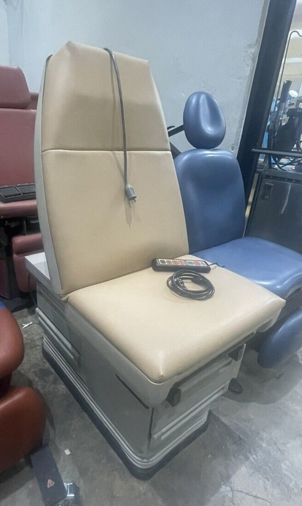 Midmark 405 Power Examination Table