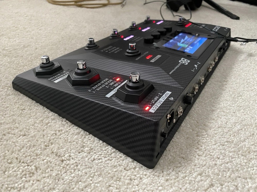 Zoom B6 Bass Multi-Effects Processor for Electric Bass + Bluetooth Adapter