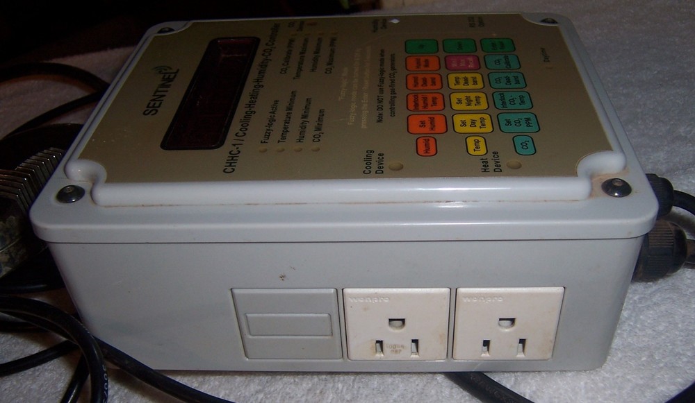 Sentinel CHHC-1 Cooling Heating Humidity CO2 Controller