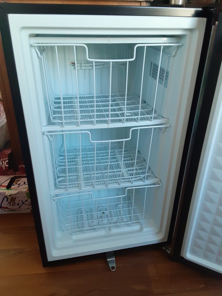 3.0 CUFT Upright Freezer