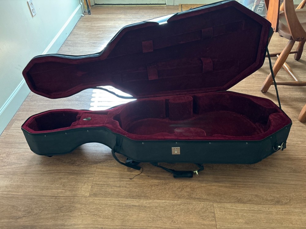 black used cello case 4/4 slightly broken