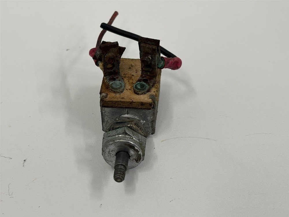1960 Cessna 210 A 2 Prong Rotating Beacon Toggle Push Pull Switch 0713026-4