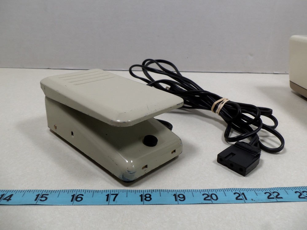 Bernina Bernette 1-Needle 3-Thread Overlock Serger Sewing Machine 203 200B WORKS