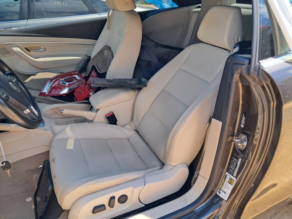 EOS 2016 Glove Box 4766611