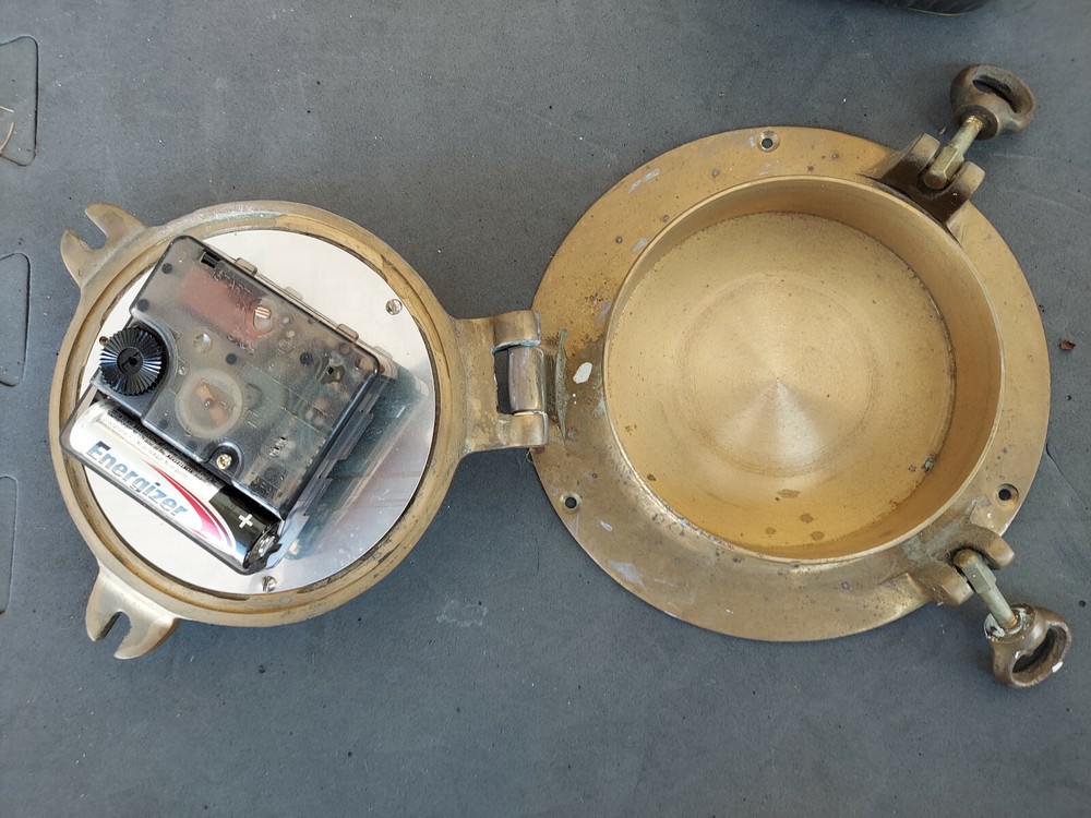 22GG58 NAUTICAL CLOCK, SOLID BRASS, NEEDS CLEANING & POLISHING, IS MISSING ONE