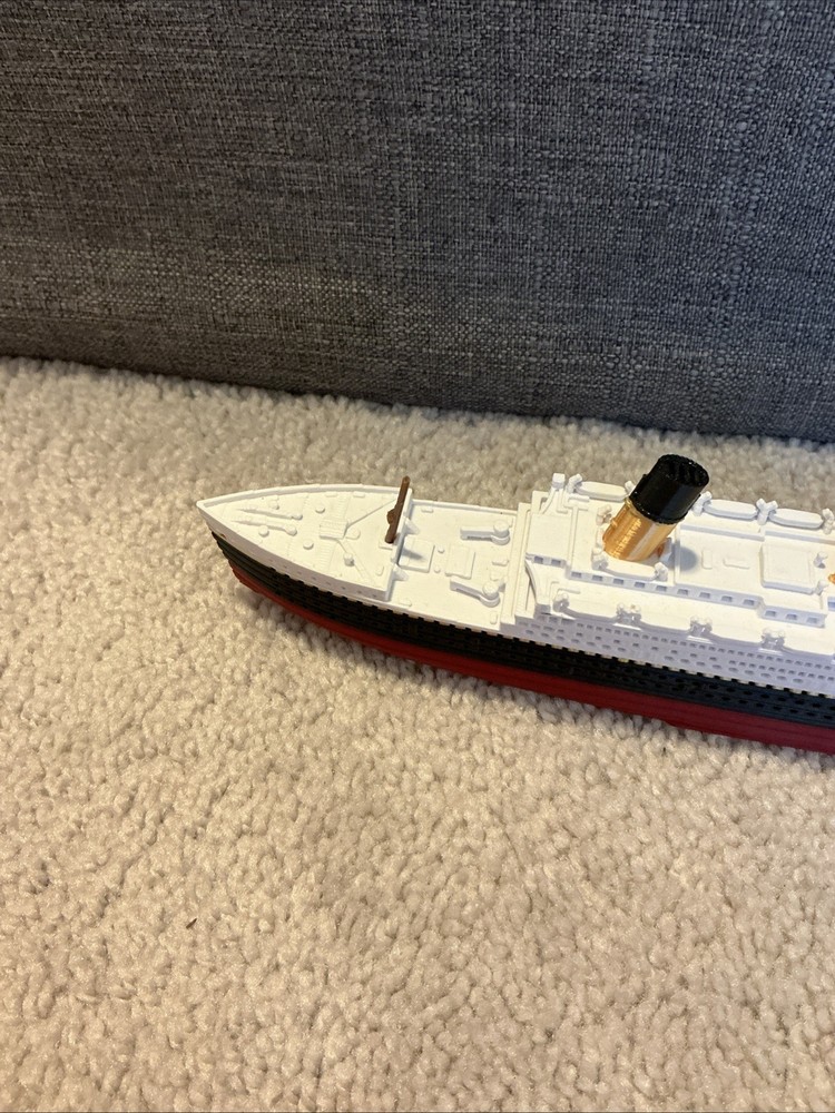 Titanic 3D Printed Model ( DAMAGED )