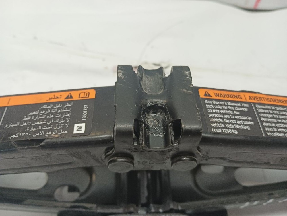 2012 CRUZE Jack less Tools 12718904