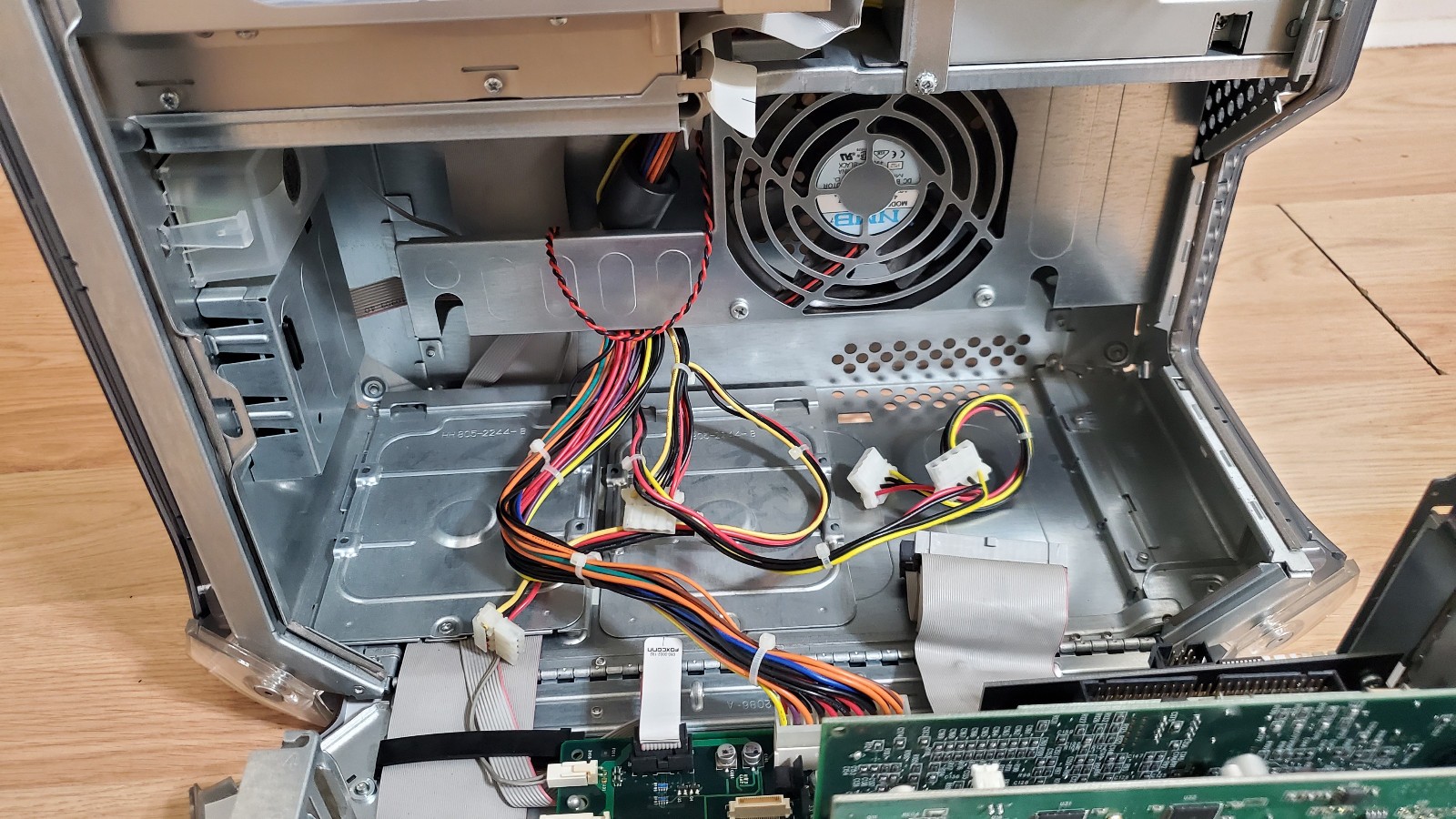 Apple Power Mac G4 2001 500MHz 1GB RAM Radeon 8500 RAID SCSI No HDD No OS