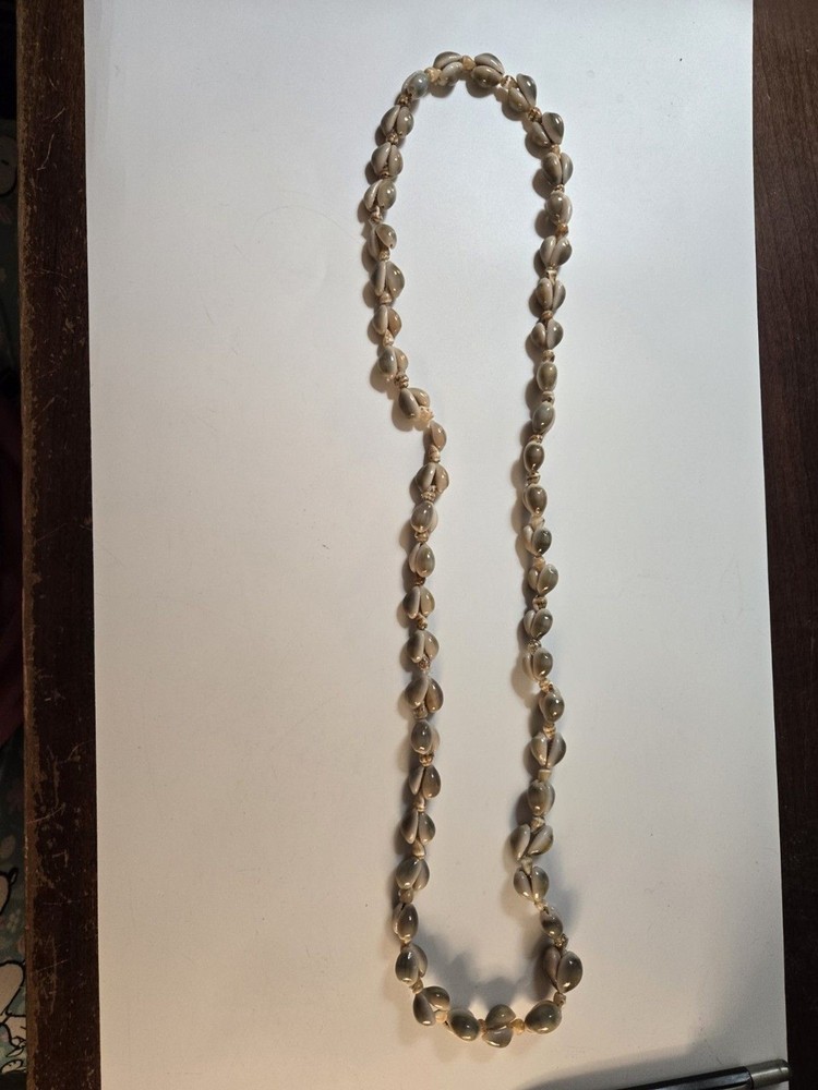 18" Vintage Shell Necklace