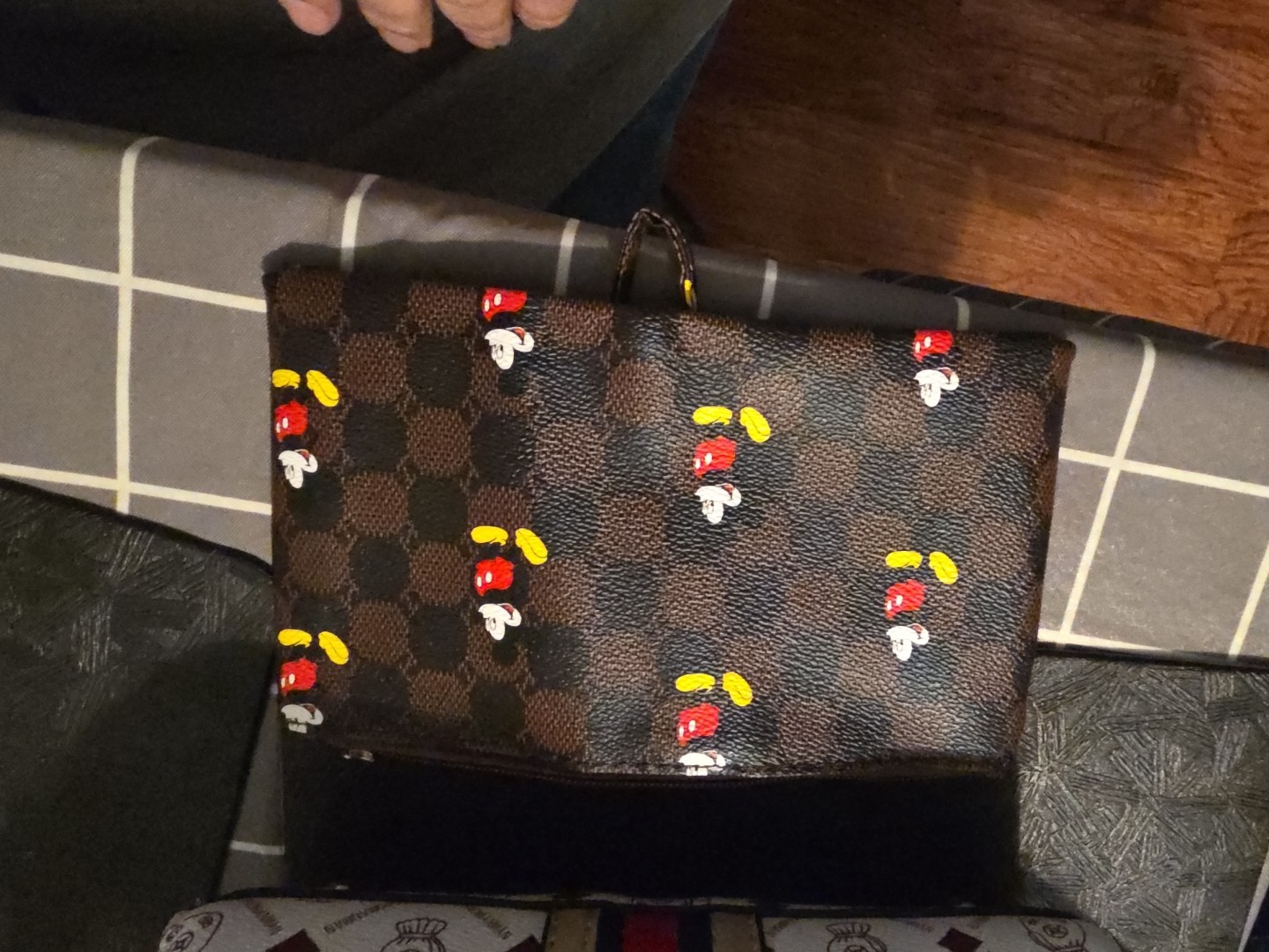 HEBAOMANMAN Mickey Mouse Beige Handbag Disney Top Handle Purse Wallet Beige Red