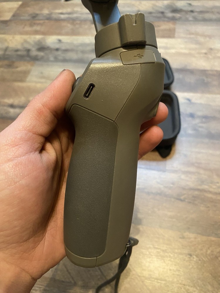 DJI Osmo Mobile 3 - Gimbal Stabilizer